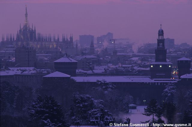  Parco, Castello e Duomo all'alba - click to next image