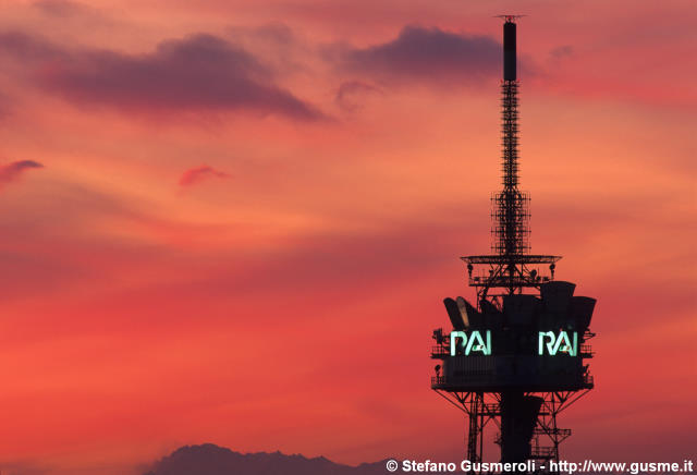 Torre RAI al tramonto - click to next image