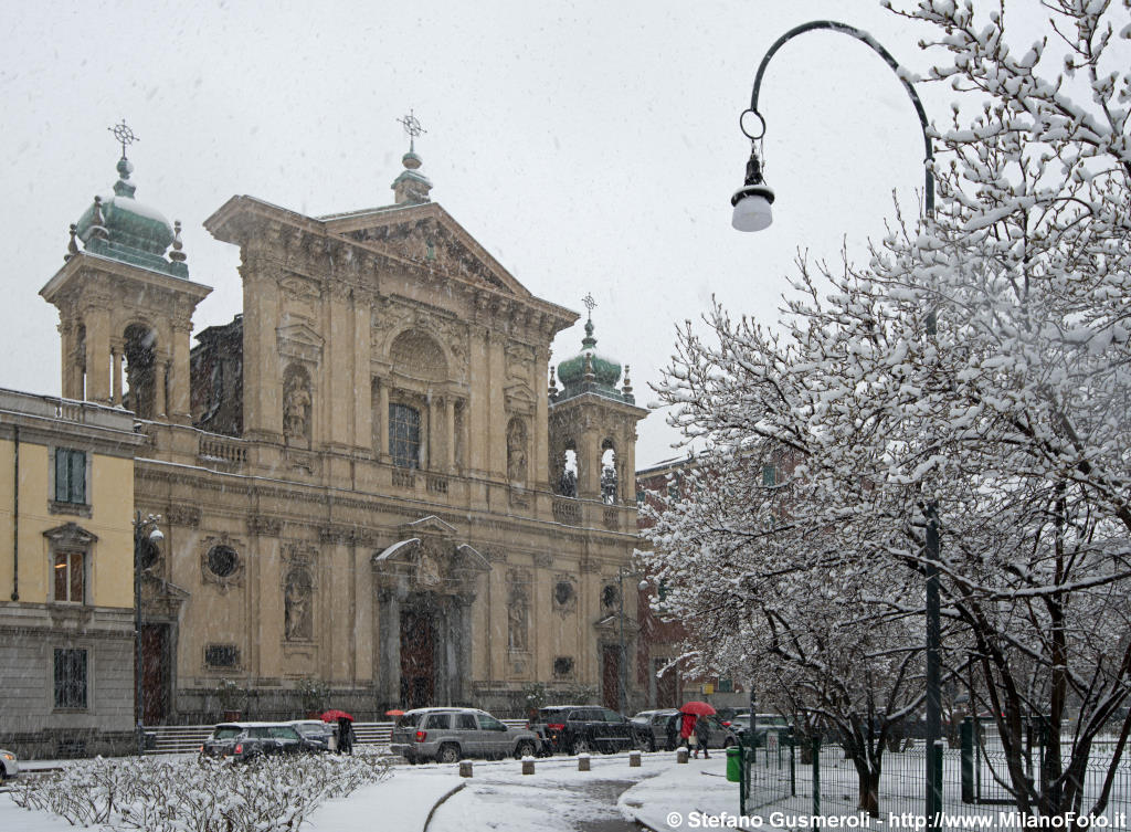  S.Maria Segreta durante una nevicata - click to next image