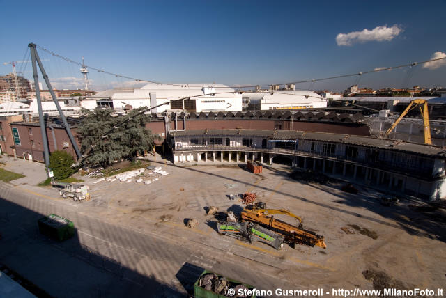  Piazzale Italia e padiglione 25 in demolizione - click to next image