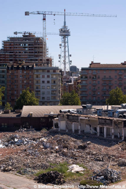  Demolizione padiglione 1 - click to next image