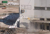 20080320_093818 Komatsu 350 Despe demolisce la tettoia del pad.4