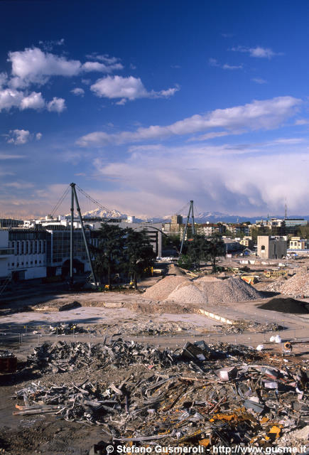  Resti di Palazzo Africa e frantumato - click to next image