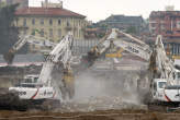 20080418_105407 Escavatori Despe demoliscono il piano interrato del pad.5