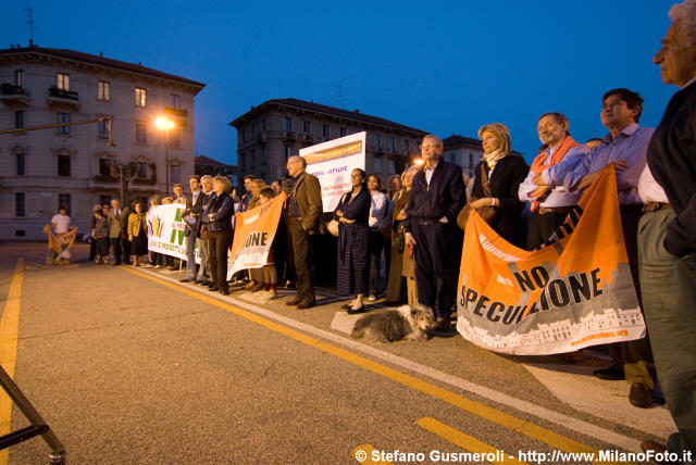  Comitati in piazzale Giulio Cesare - click to next image