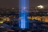 20071021_221523 Fasci luminosi dal cantiere Citylife e fuochi d'artificio a Baggio