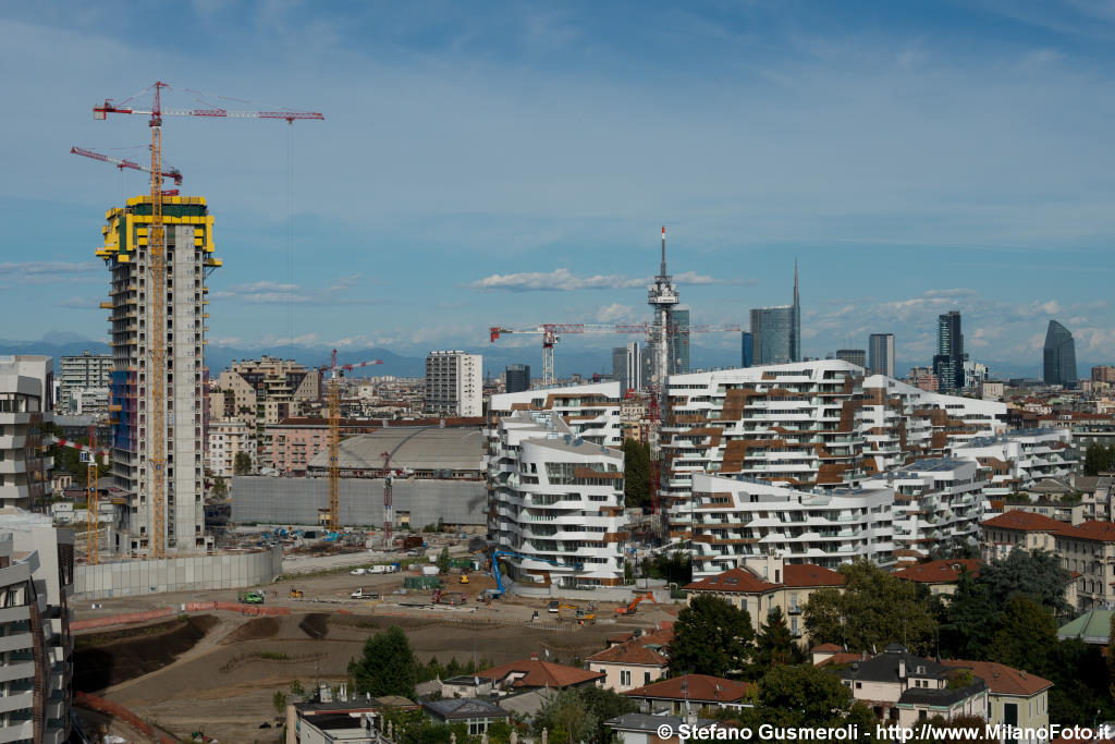  Torre Isozaki e residenze Hadid - click to next image
