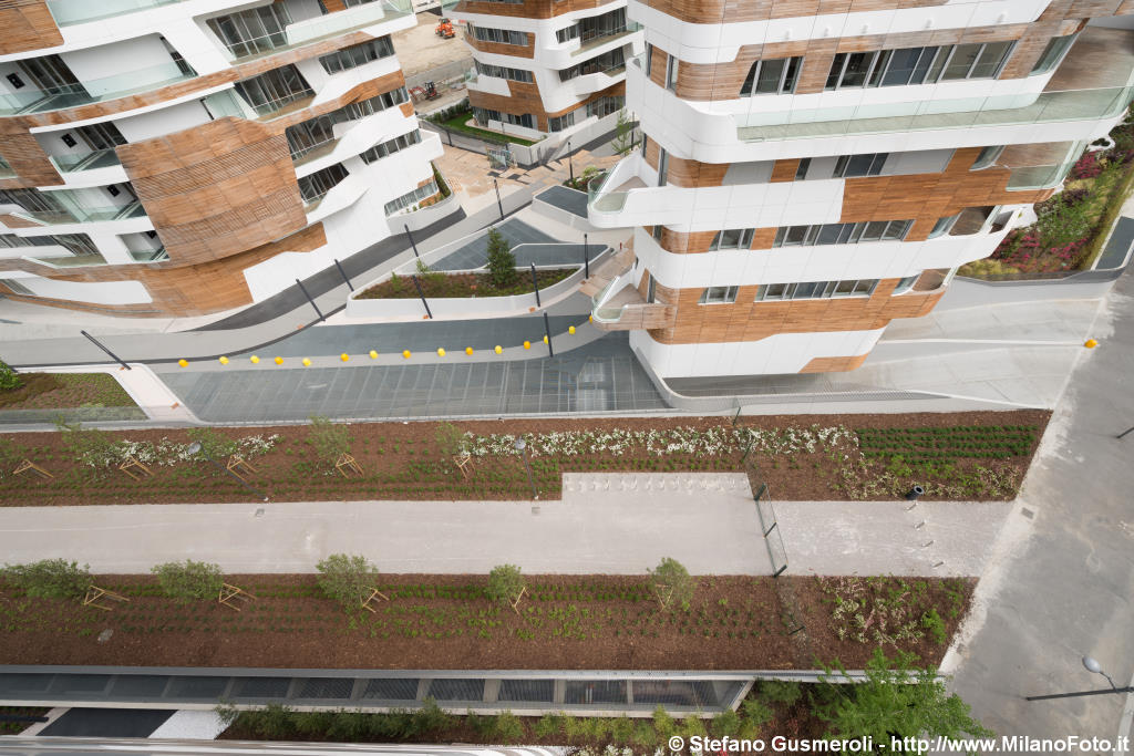  Proseguimento di via Euripide - click to next image