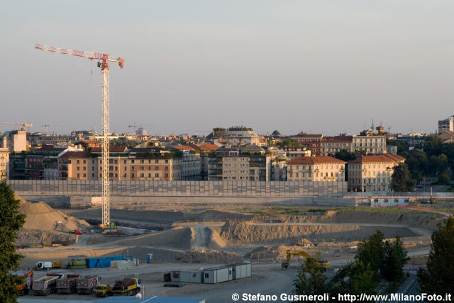  Gru e scavo centrale - click to next image
