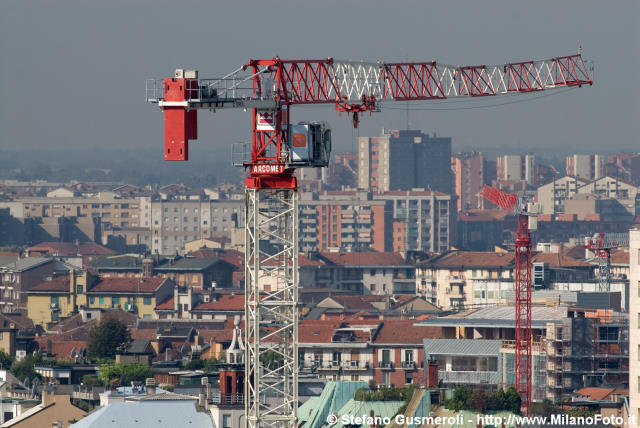  La prima gru in CityLife - click to next image