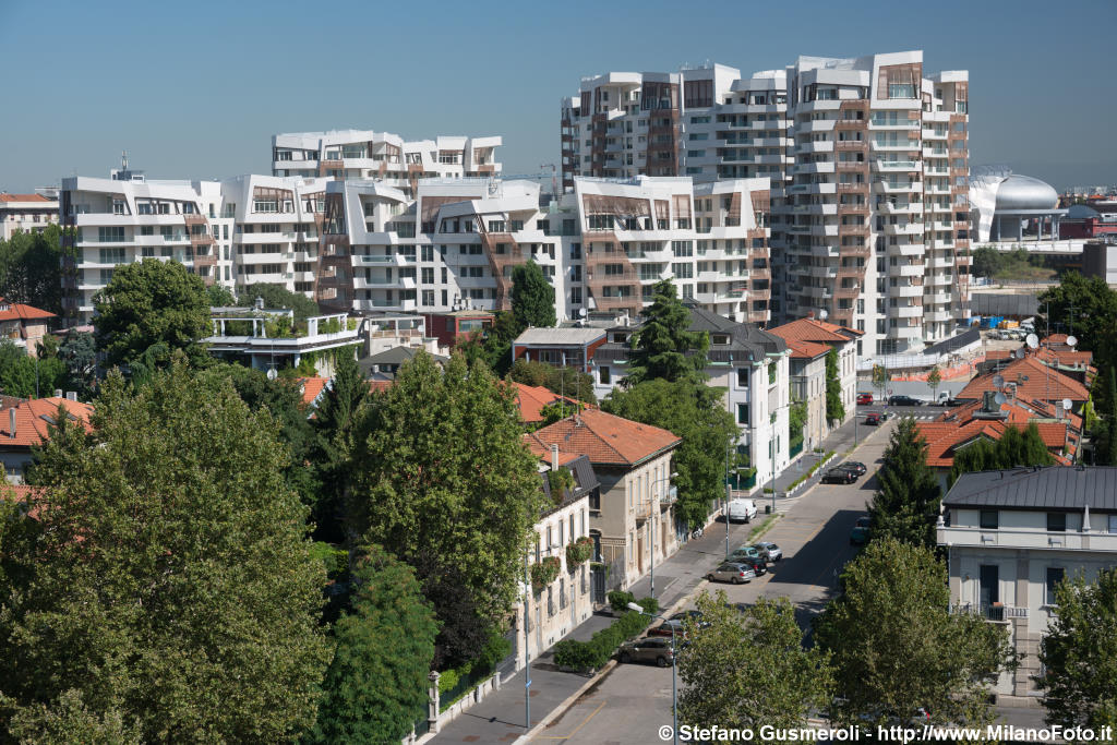  Via Vegezio e Residenze Libeskind - click to next image