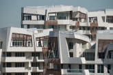 20130731_104423 Imbianchino al lavoro nelle residenze Libeskind