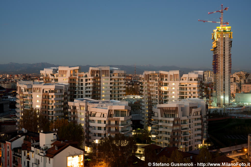  Residenze Libeskind al crepuscolo - click to next image