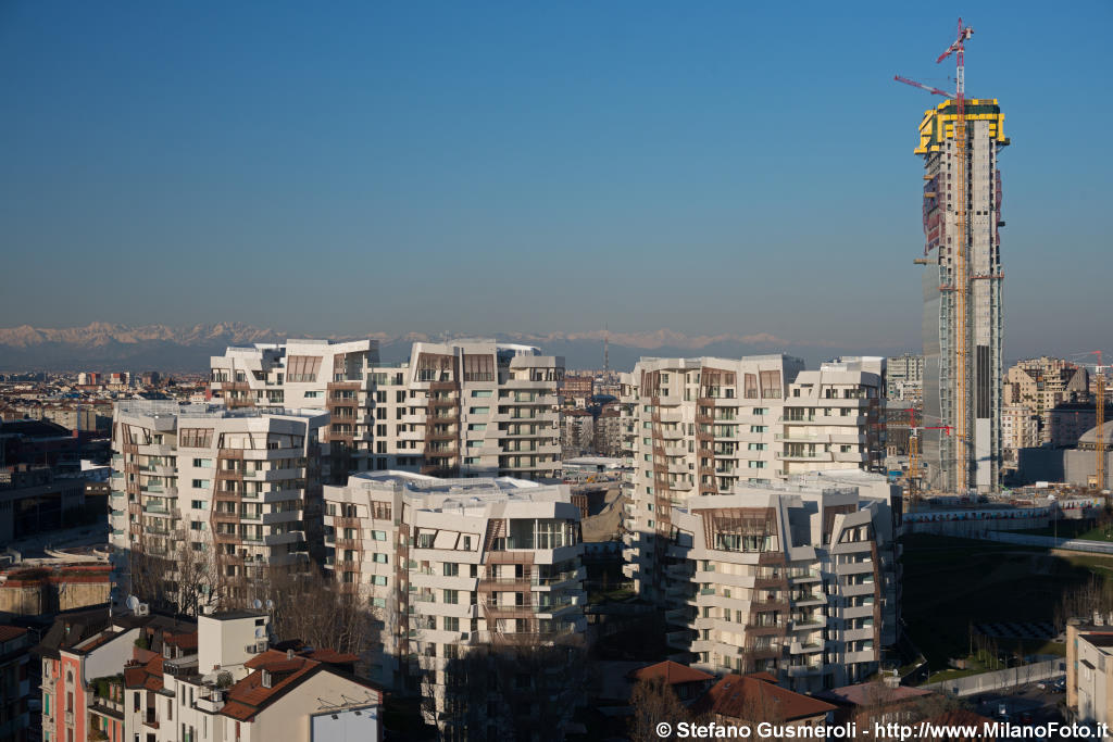  Residenze Libeskind e torre Isozaki in costruzione - click to next image