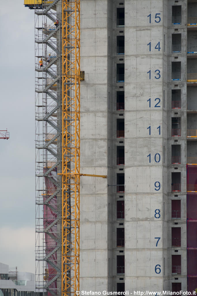  Scale di cantiere sulla torre Isozaki - click to next image