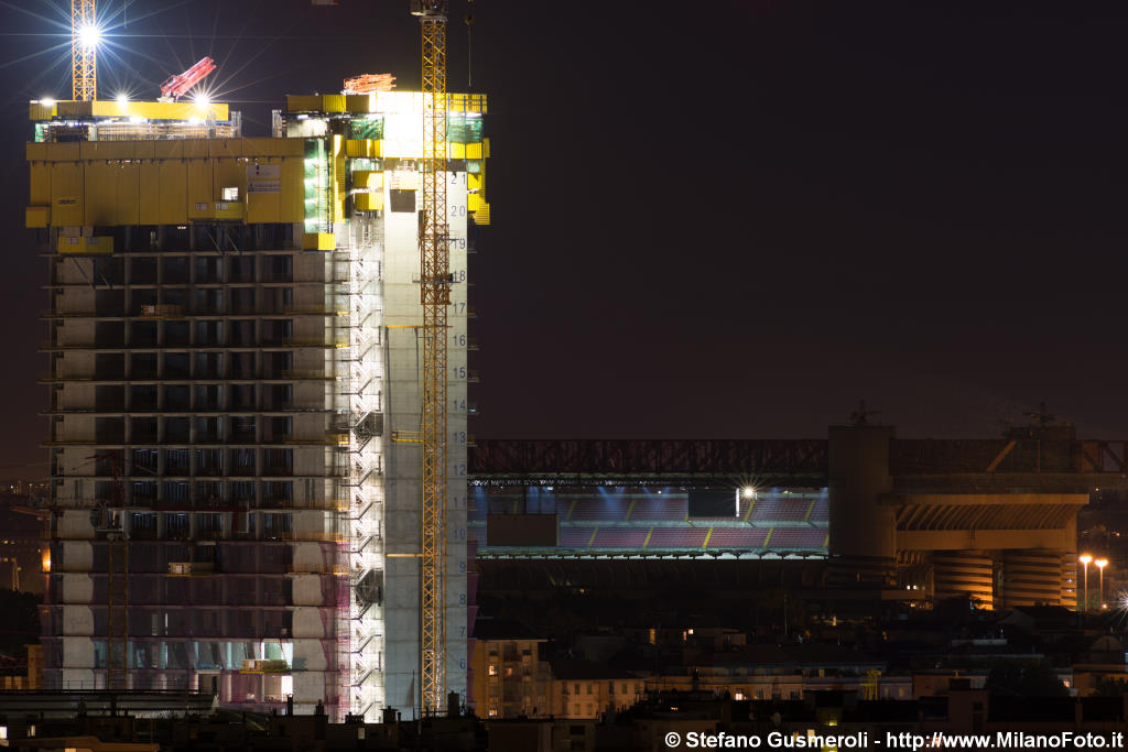  Torre Isozaki e San Siro - click to next image