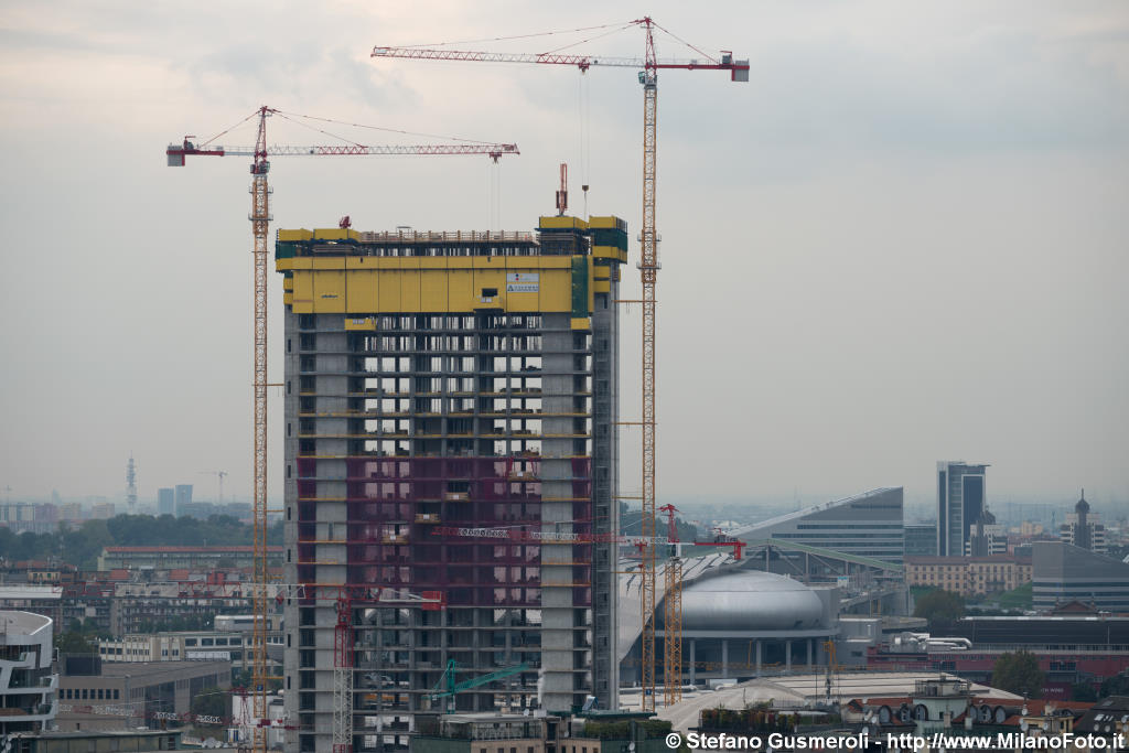  Torre Isozaki in costruzione - click to next image