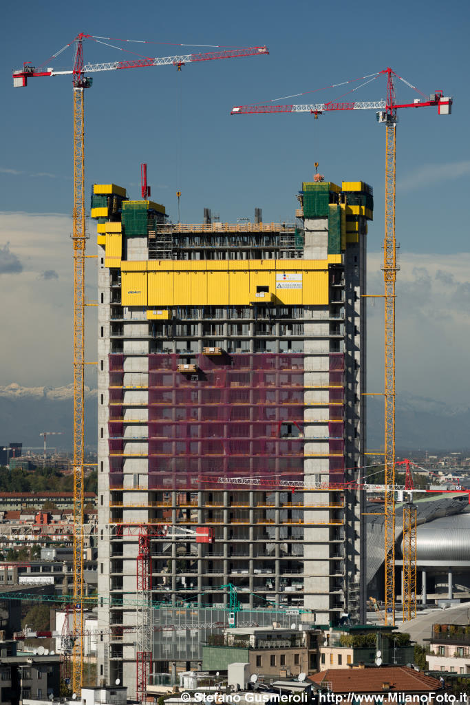  Torre Isozaki in costruzione - click to next image