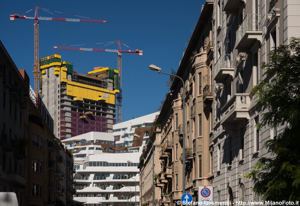  Torre Isozaki e via Plutarco - click to next image