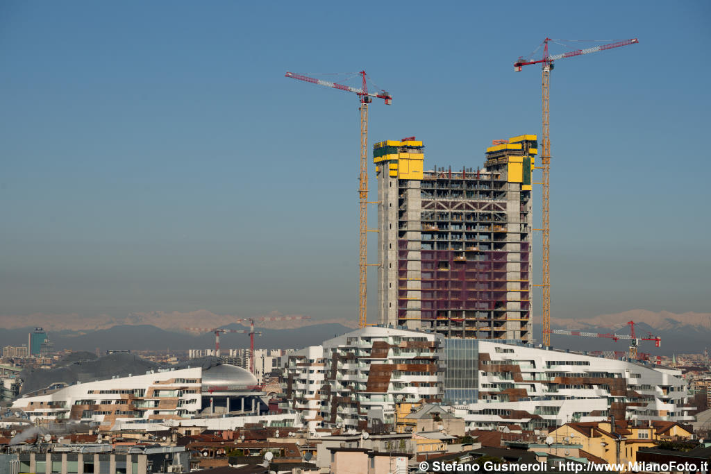  Torre Isozaki in costruzione - click to next image