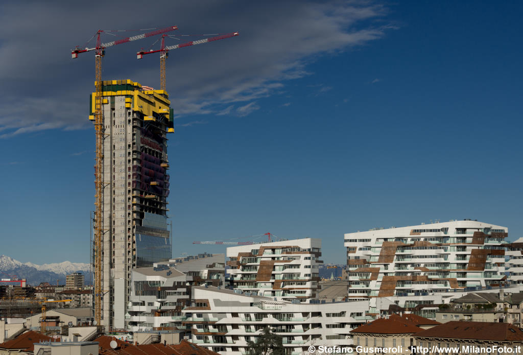  Torre Isozaki in costruzione - click to next image