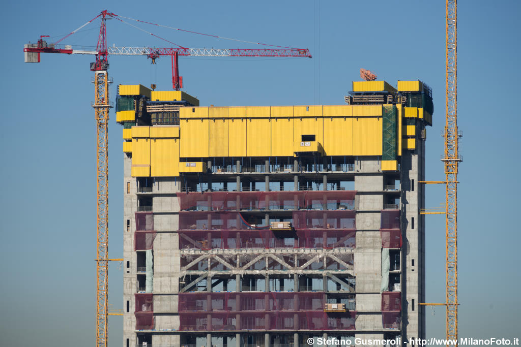  Torre Isozaki in costruzione - click to next image