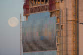 20140416_064854 Luna e torre Isozaki in costruzione