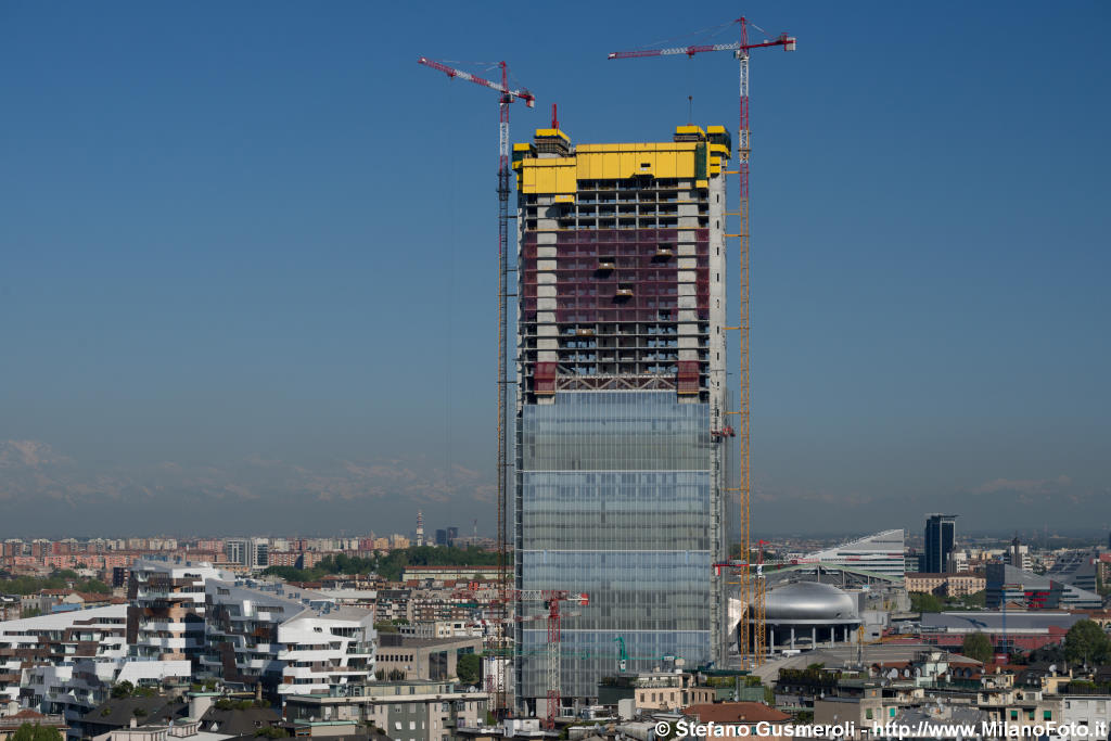  Torre Isozaki in costruzione - click to next image
