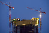 20140618_214719 Torre Isozaki in costruzione notturna