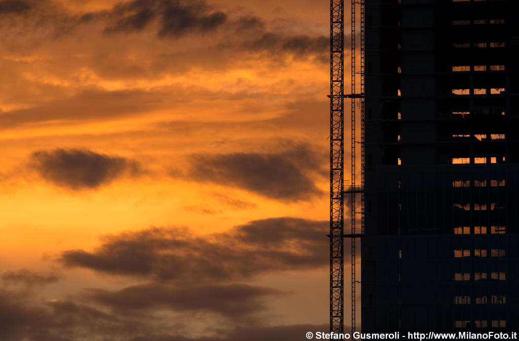  Cantiere torre Isozaki al tramonto - click to next image