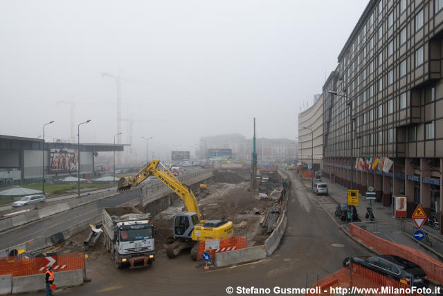  Primi scavi MM5 in viale Sturzo - click to next image