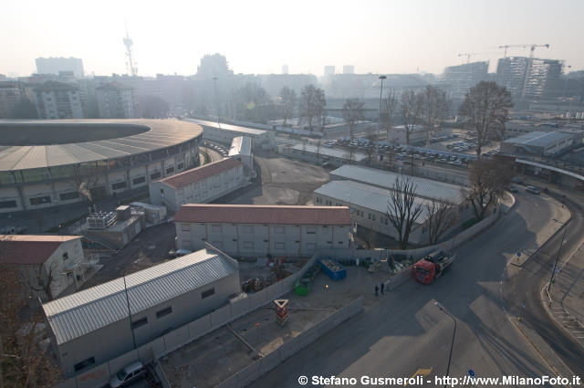  Baracche di cantiere in piazzale Carlo Magno - click to next image
