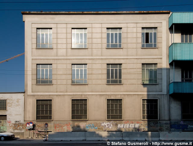  Edifici di via Imbonati in demolizione - click to next image