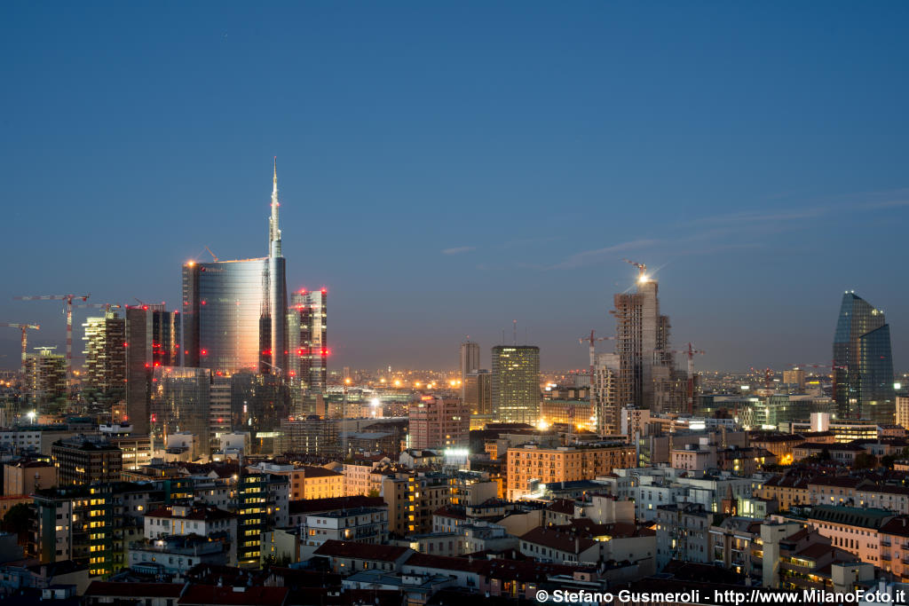 Panorama su Porta Nuova al tramonto - click to next image