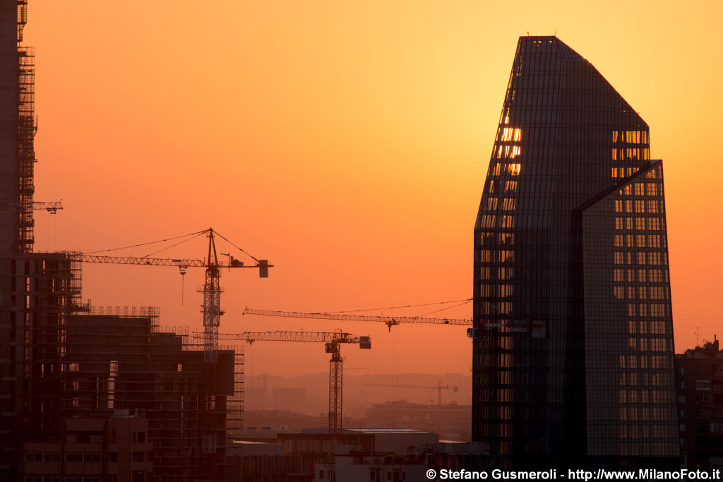  Torre KPF all'alba - click to next image