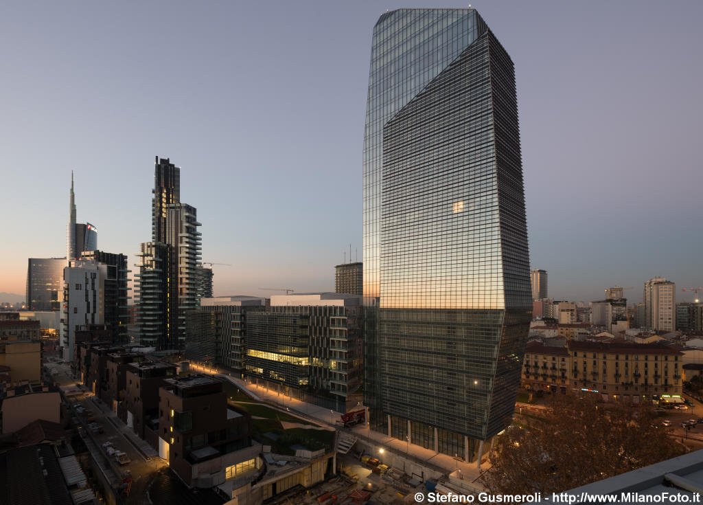  Torre KPF all'imbrunire - click to next image
