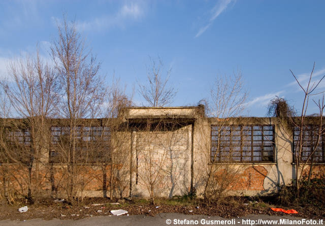  Perimetro acciaierie Redaelli in via Morsenchio - click to next image