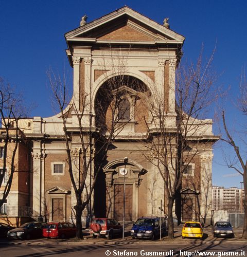  Cristo Re - Facciata su via Colleoni (crop) - click to next image