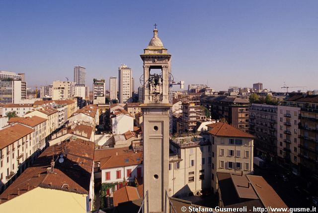  Campanile S.Gioachimo e isolato tra via Fara e Filzi - click to next image
