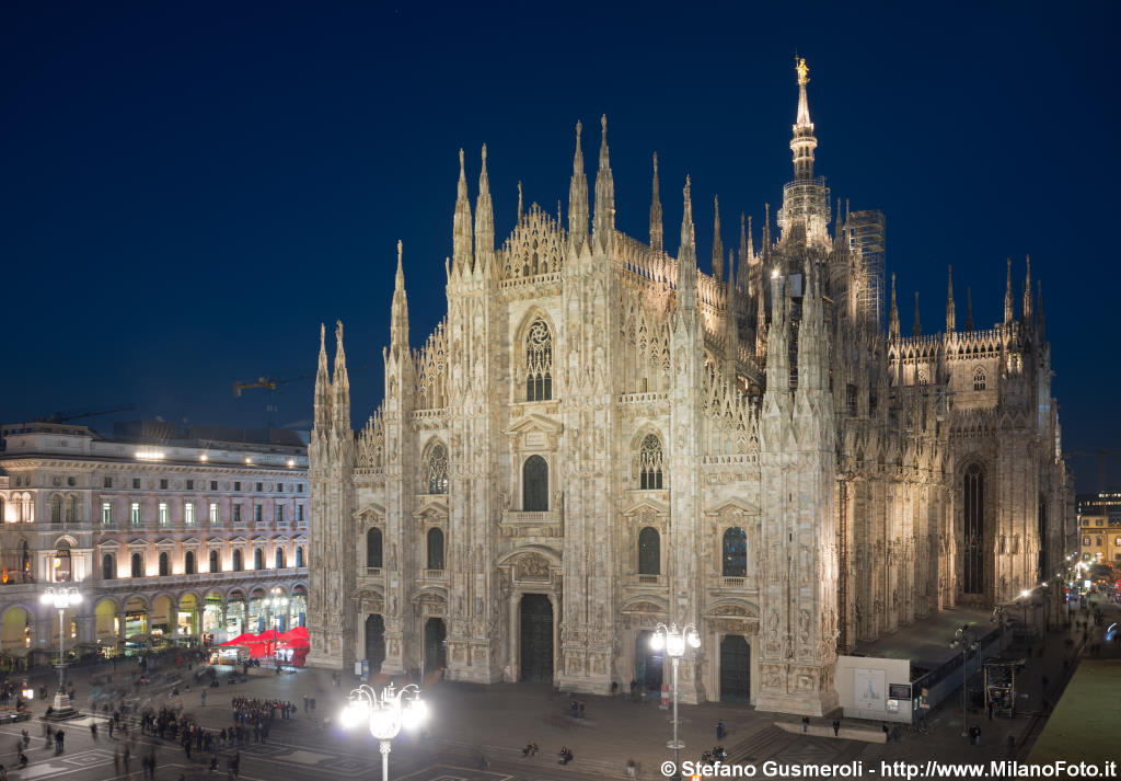  Duomo in notturna - click to next image