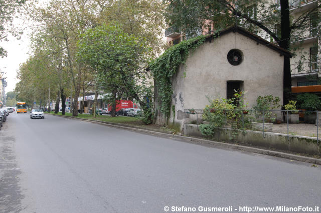  Fronte e via Lorenteggio - click to next image