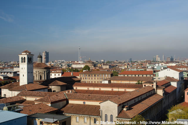  Tetti del MNST e di San Vittore - click to next image