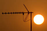 20061013_181716 Antenna direttiva televisiva al tramonto