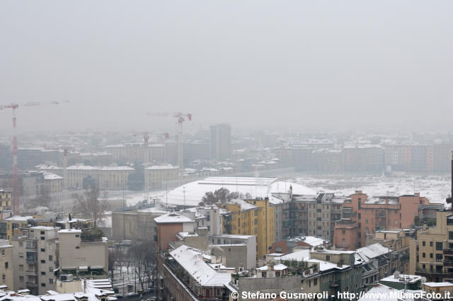  Panorama verso il cantiere CityLife innevato - click to next image