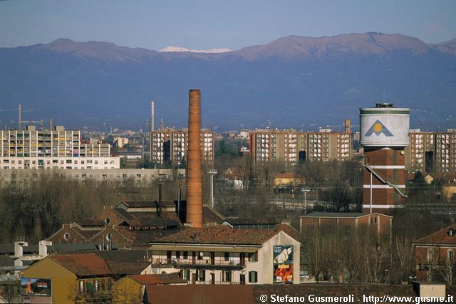  Ciminiera e torre AEM Bovisa, monti Boletto e Bolettone - click to next image