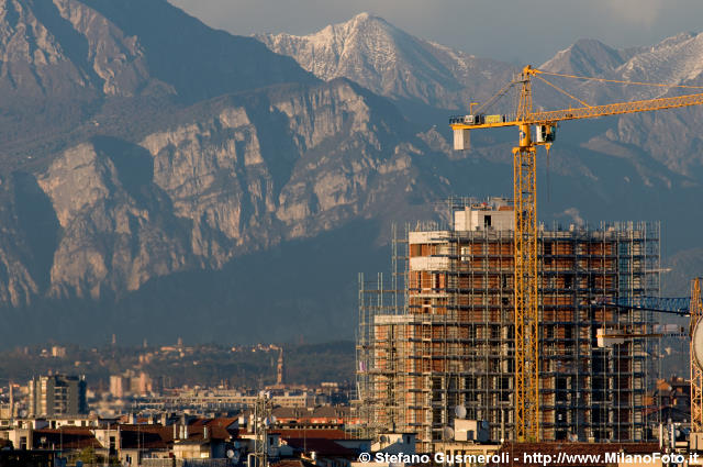  Cantiere via Lomazzo 52 e Coltignone - click to next image