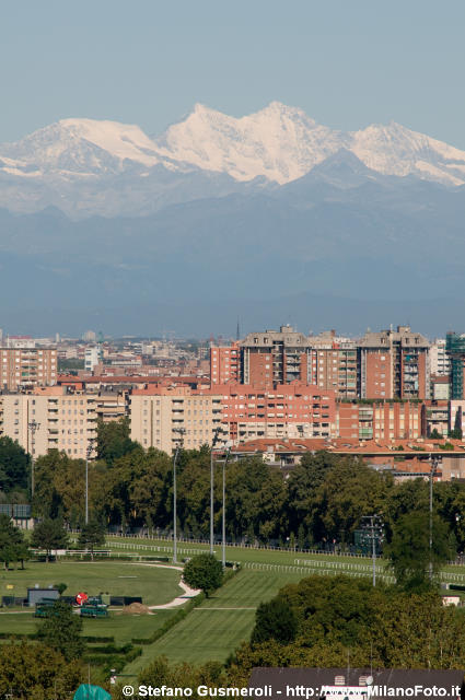  Ippodromo e gruppo del Dom - click to next image