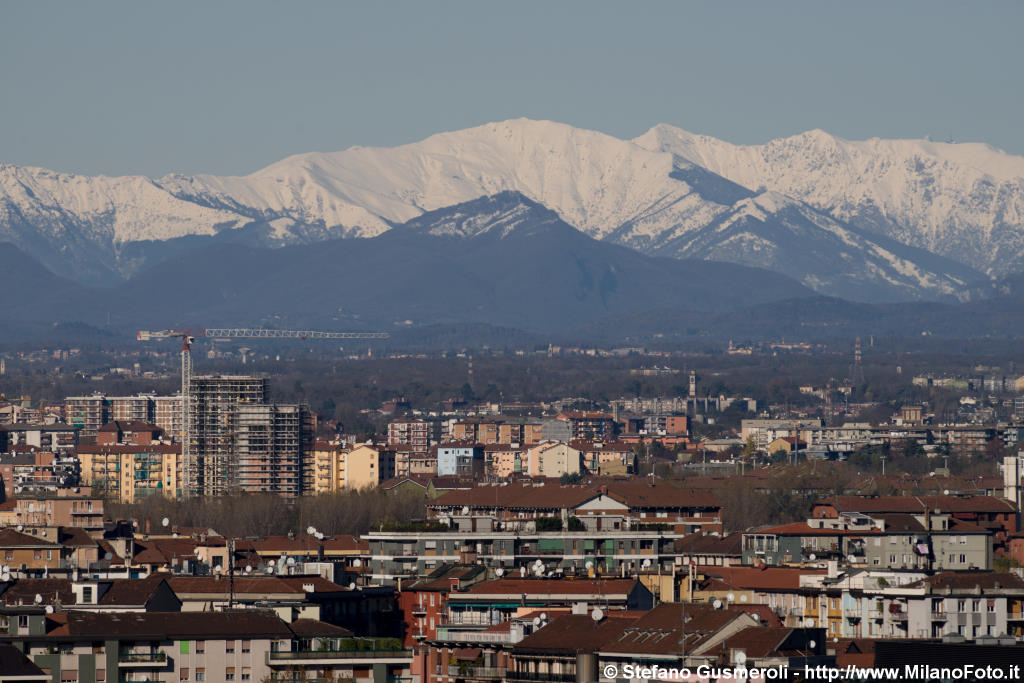  Tetti di Milano e Monte Gradiccioli - click to next image