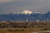 20090309_170341 Campi e grattacieli verso il monte Generoso