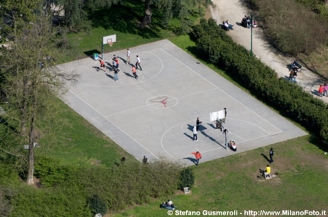  Campo da basket - click to next image